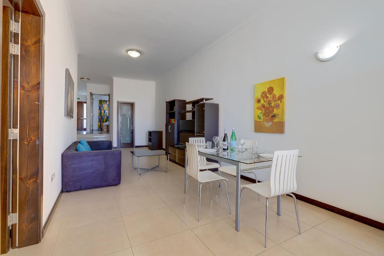 Modern 2 Bedroom Maisonette in Central Sliema Buitenkant foto