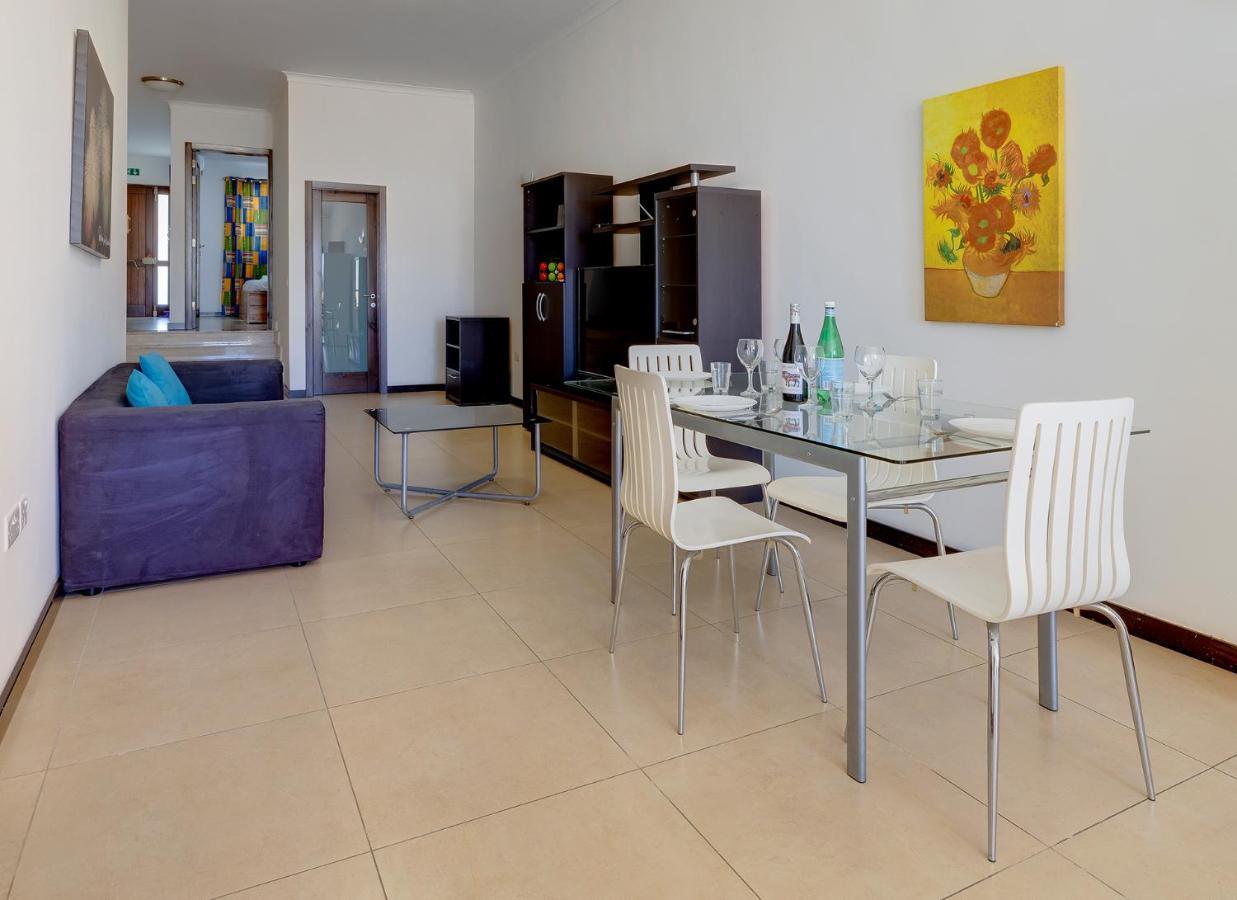 Modern 2 Bedroom Maisonette in Central Sliema Buitenkant foto