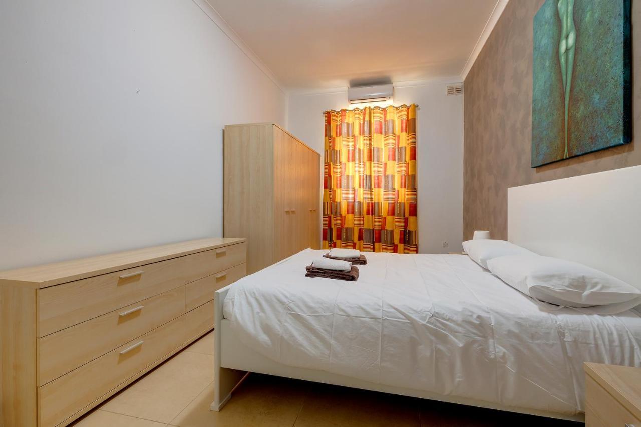 Modern 2 Bedroom Maisonette in Central Sliema Buitenkant foto