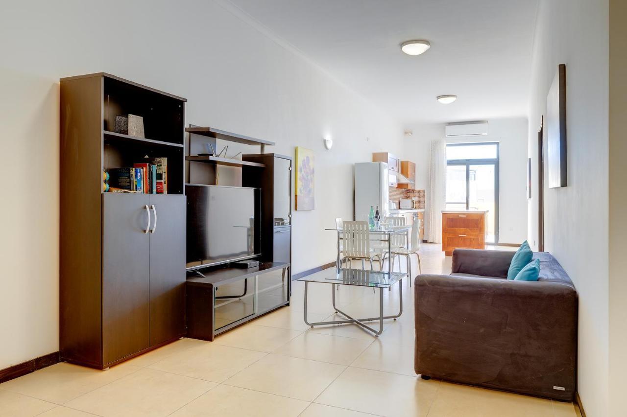 Modern 2 Bedroom Maisonette in Central Sliema Buitenkant foto