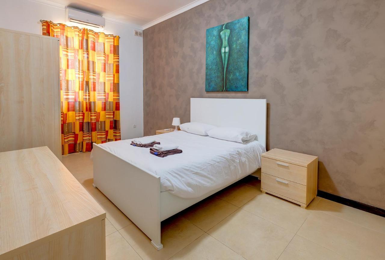 Modern 2 Bedroom Maisonette in Central Sliema Buitenkant foto