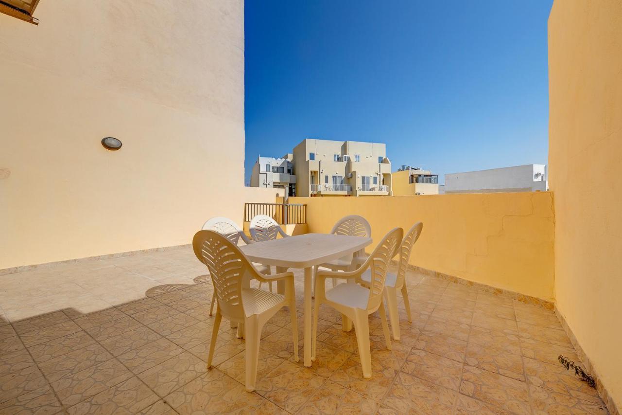 Modern 2 Bedroom Maisonette in Central Sliema Buitenkant foto