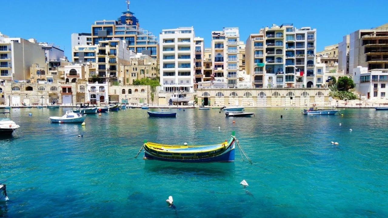 Modern 2 Bedroom Maisonette in Central Sliema Buitenkant foto