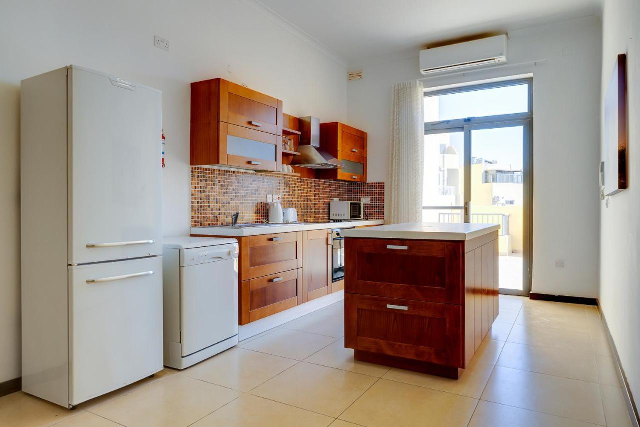 Modern 2 Bedroom Maisonette in Central Sliema Buitenkant foto