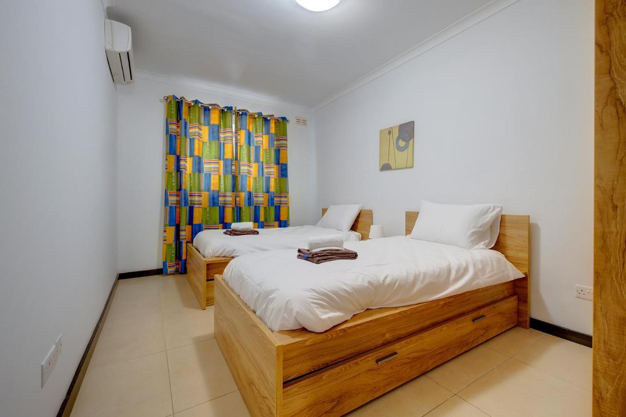 Modern 2 Bedroom Maisonette in Central Sliema Buitenkant foto