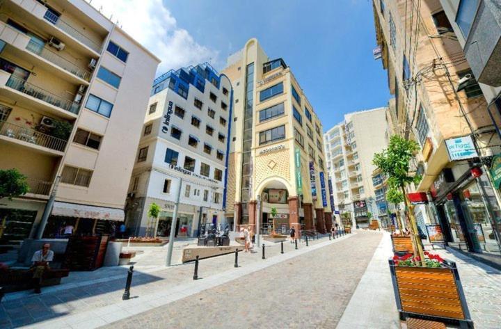 Modern 2 Bedroom Maisonette in Central Sliema Buitenkant foto