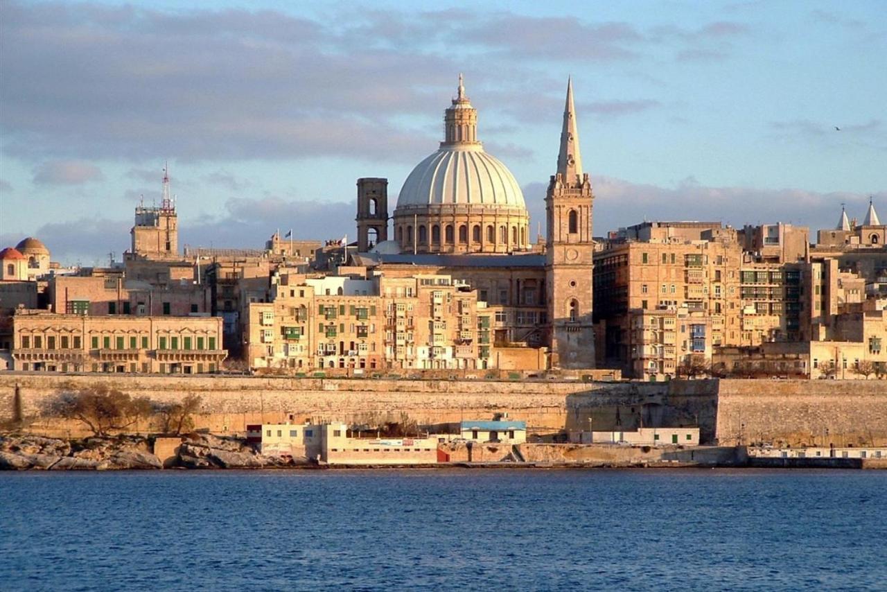 Modern 2 Bedroom Maisonette in Central Sliema Buitenkant foto